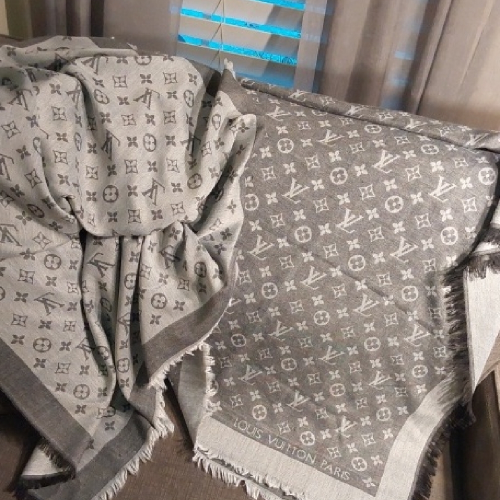 Louis Vuitton Wrap 56 X 56